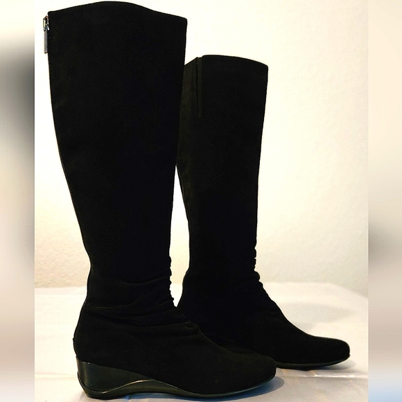 AQUATALIA BLACK SUEDE WEDGE MINNOW BOOTS SIZE 7 - Picture 2 of 11